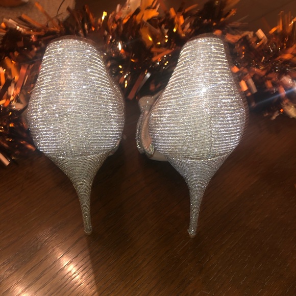 So GLAM, never worn! - Picture 3 of 4